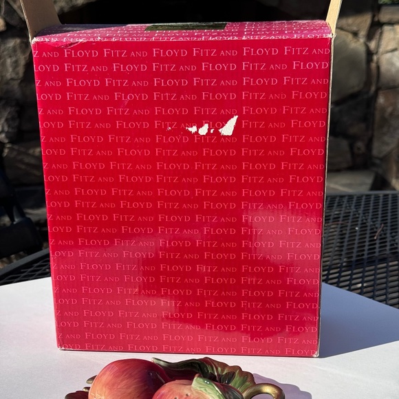 Fitz & Floyd Pear and apple Fall Salt/pepper shakers - Picture 9 of 9